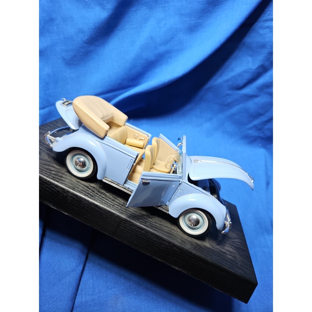 Maisto Special Edition 1951 Volkswagen Cabriolet 1:18 Baby Blue Excellent